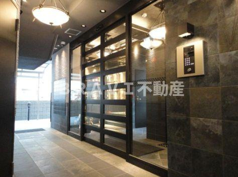 アクティ北浜 BRAVI不動産のエントランス|【アクティ北浜】ゆとりのあるエントランスです