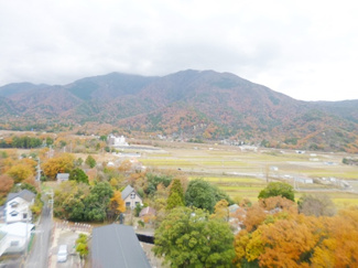 【展望】 | 秋には比良山系の山々が色づき、季節を演出してくれます。