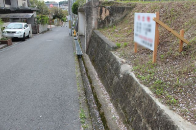 【外観】 | 大津市衣川2丁目5-19　売土地 | 道路との境界側溝部分