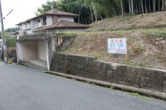 【外観】 | 掘り込みガレージから前面道路