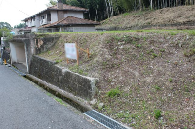 【外観】 | 大津市衣川2丁目5-19　売土地 | 土地外観、前面側溝付近
