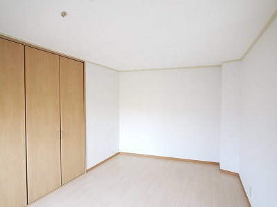 サンハイツ上村の洋室|落ち着いた色調の洋室です