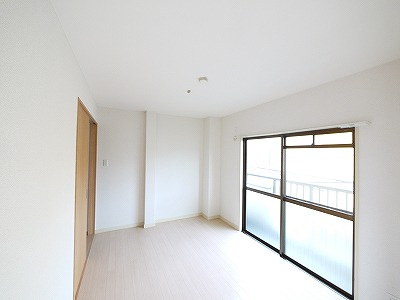 サンハイツ上村の洋室|落ち着いた色調の洋室です