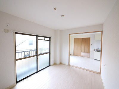 サンハイツ上村の寝室|落ち着いて過ごせるお部屋なので、寝室にいかがでしょうか