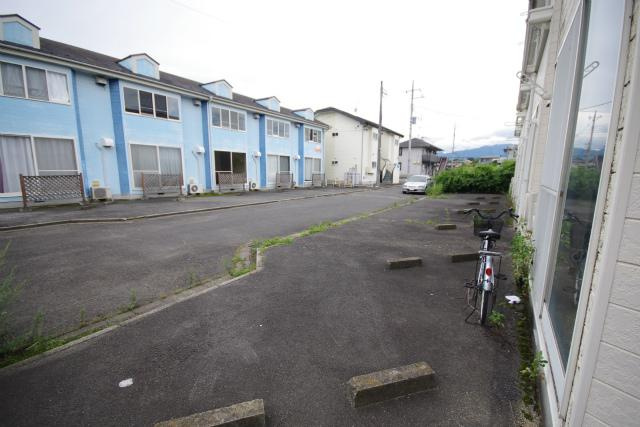 【駐車場】