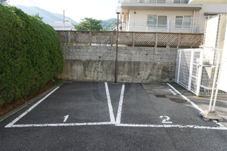 【駐車場】
