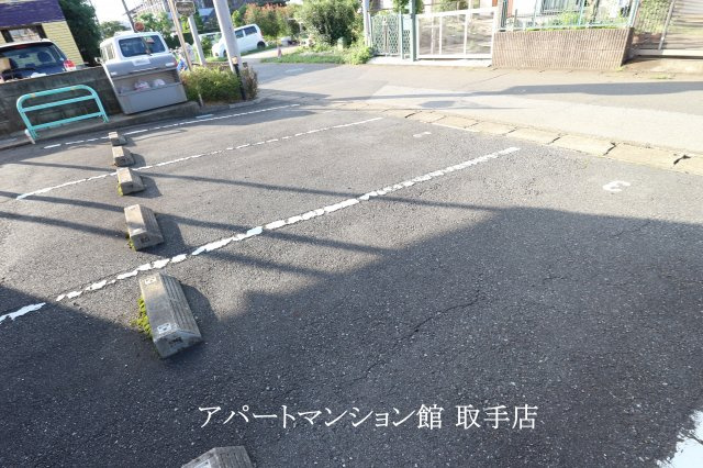 ShinmeiⅠの駐車場