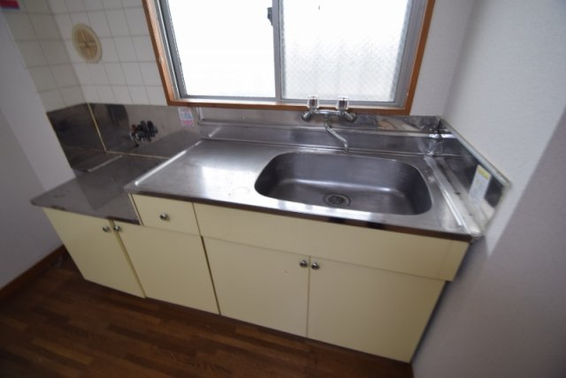 望月ハイツのキッチン|キッチンに窓あり