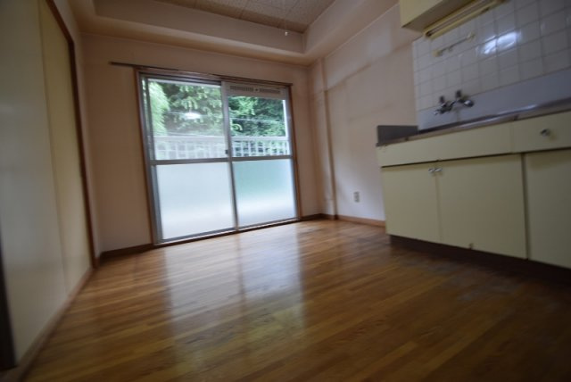 望月ハイツの居間・リビング|広いダイニング