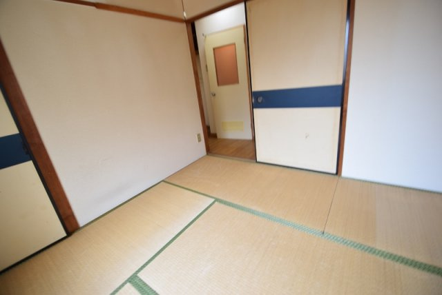 望月ハイツの寝室|4.5帖の和室