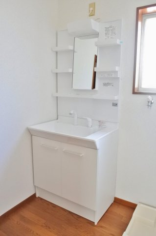 田間貸家　４ＬＤＫの独立洗面台