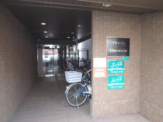 【その他共用部分】 | 屋根付きの自転車置き場もあります♪