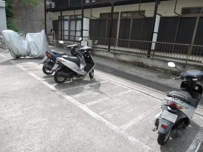 【その他共用部分】 | コスモ綱島 | バイク置場