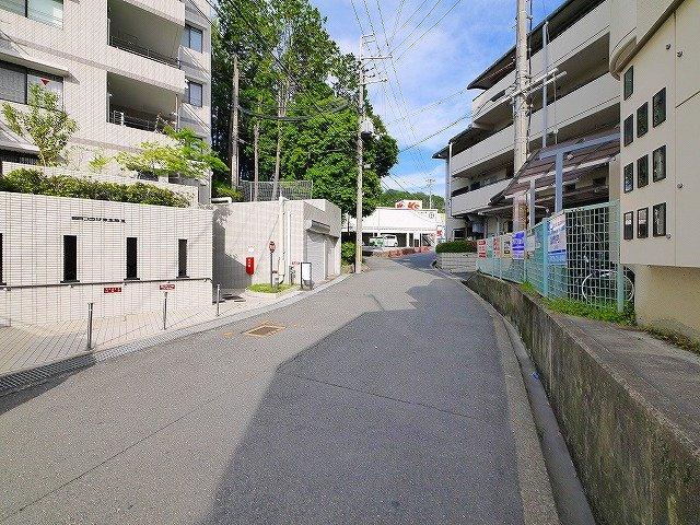 メゾン東生駒の周辺