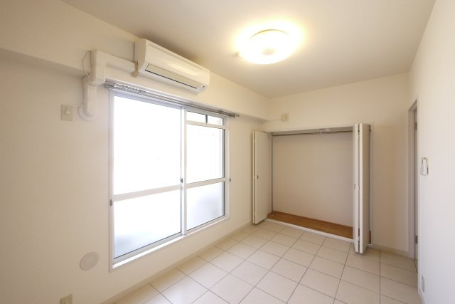 朝日プラザ・アーバネート奈良の洋室|使い勝手のいい洋室です