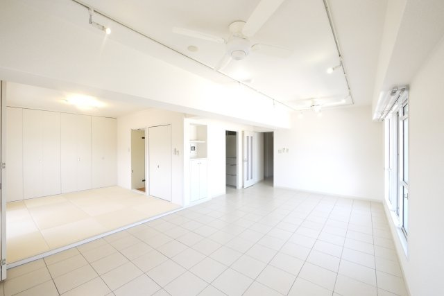 朝日プラザ・アーバネート奈良の居間・リビング|こちらのリビングで趣味の時間をお楽しみください