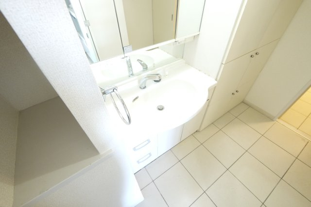 朝日プラザ・アーバネート奈良の洗面所|広い洗面スペース