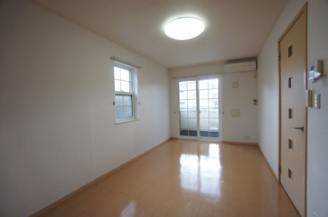 アルブル・ヴィラージュⅡの居間・リビング|★明るいリビング