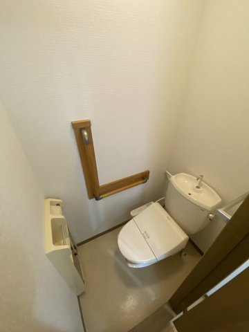 加古川市加古川町友沢のアパートのトイレ