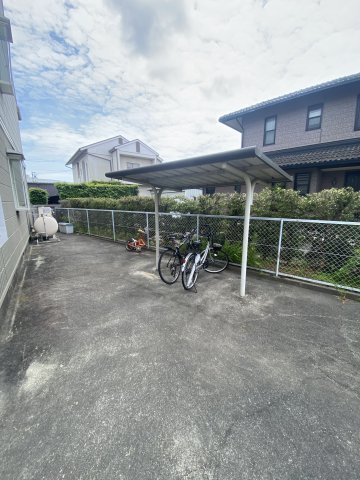 加古川市加古川町友沢のアパートの駐車場
