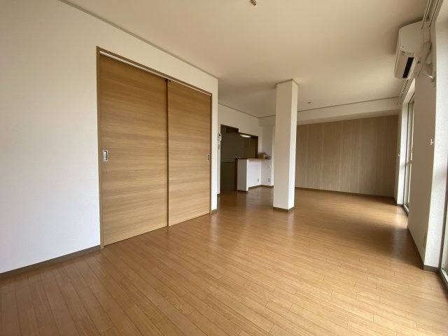 加古川市加古川町友沢のアパートの居間・リビング