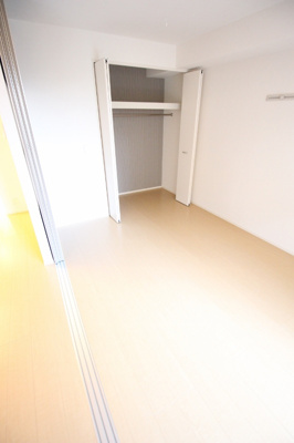 【洋室】 | アロサール | 個人の部屋や寝室として使える洋室です