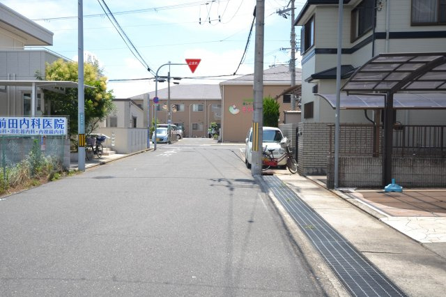 岸和田市春木本町　中古戸建の前面道路含む現地写真