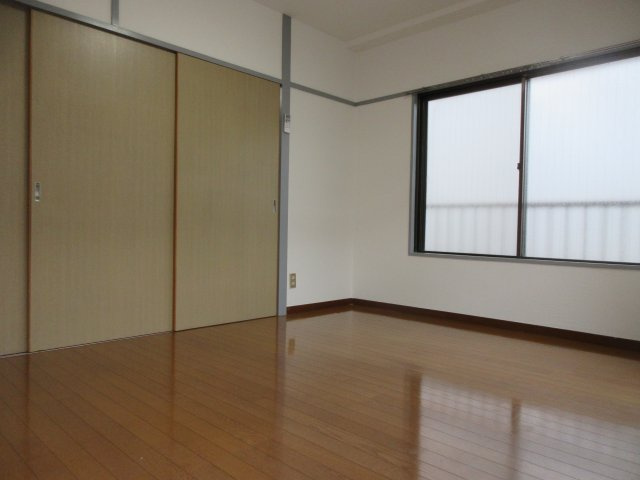 日吉センタービルの洋室
