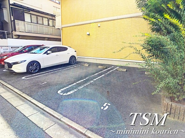 メゾン・アズール　Ａ棟の駐車場