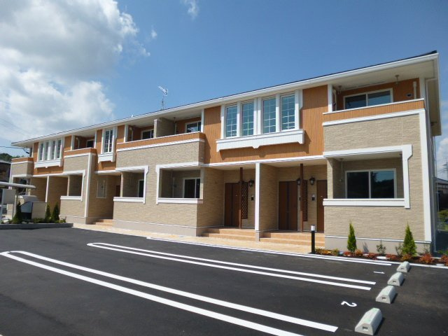 総社市西郡のアパートの外観