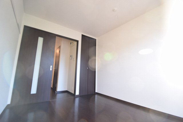 メゾンドアルモニーの居間・リビング|ハンガーレール付き