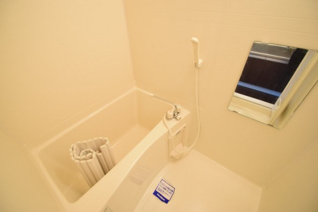 メゾンドアルモニーの浴室|給湯付きです。