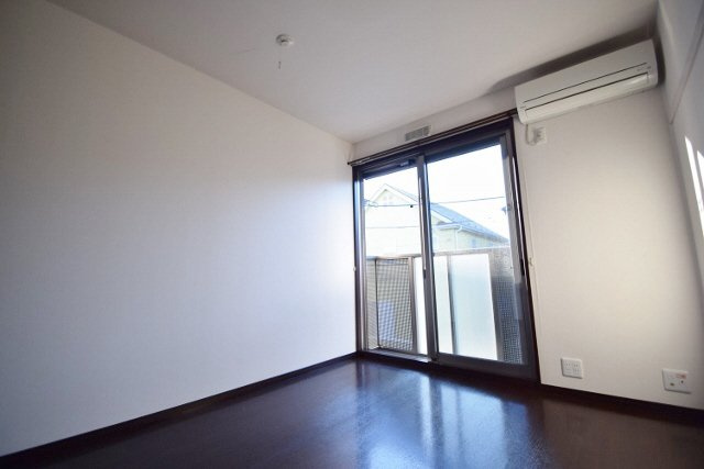 メゾンドアルモニーの居間・リビング|洋室６帖