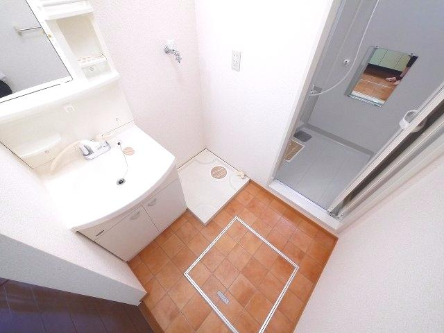 グランドゥール西大寺の設備|室内洗濯機置き場