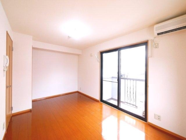 グランドゥール西大寺の居間・リビング|おしゃれな居間です