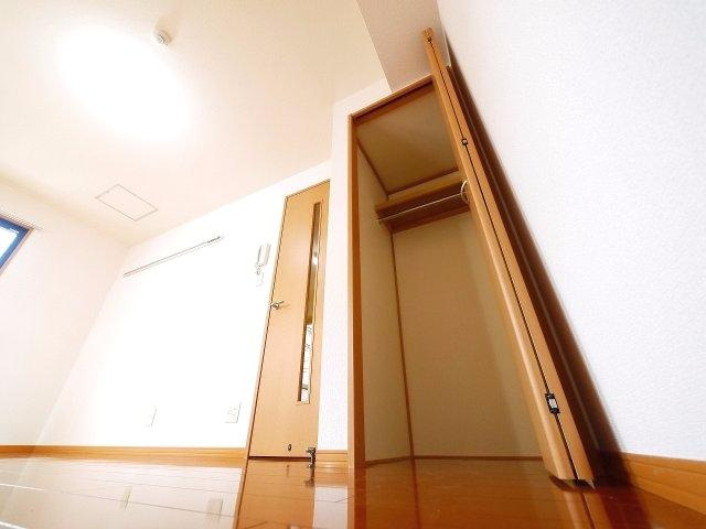 グランドゥール西大寺の収納|便利な収納スペースです