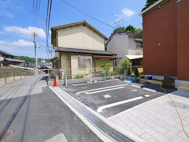 スカイパレスⅣの駐車場