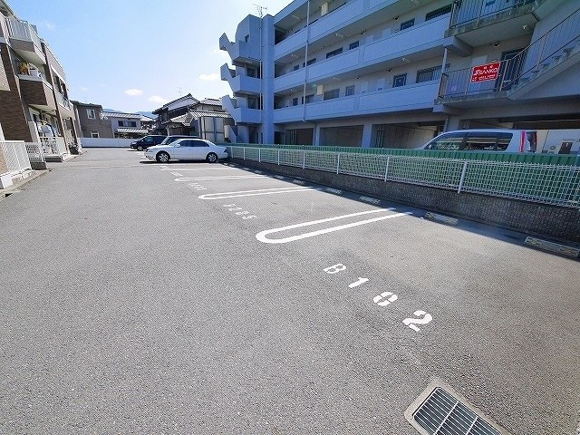 ウエストアルカディアの駐車場|カースペースがあります