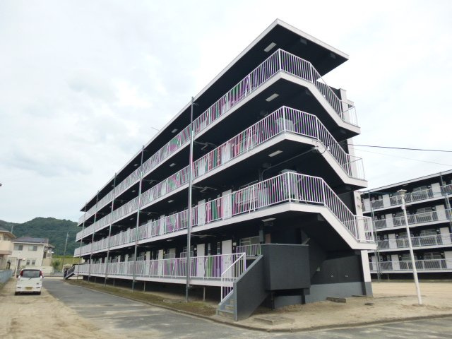 倉敷市真備町川辺の賃貸マンションの外観