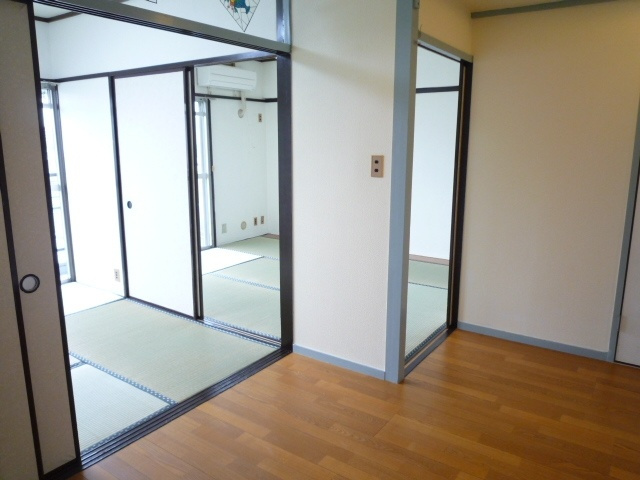パークワイズ東村山の居間・リビング