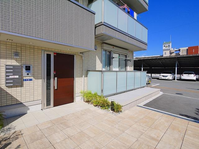 スカイマリーのエントランス|落ち着いたエントランスです