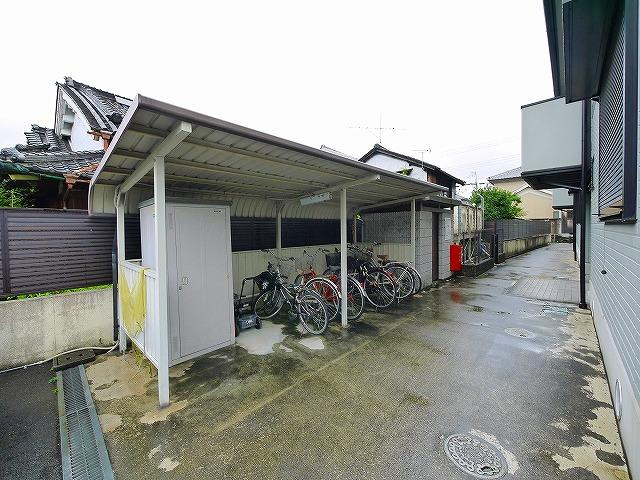 ベルメゾンのその他共用部分|雨から自転車を守ってくれます