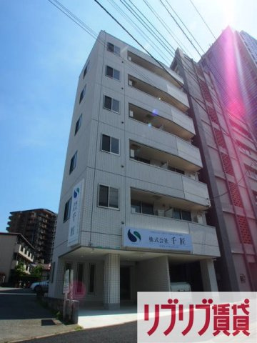 千匠ビルの外観