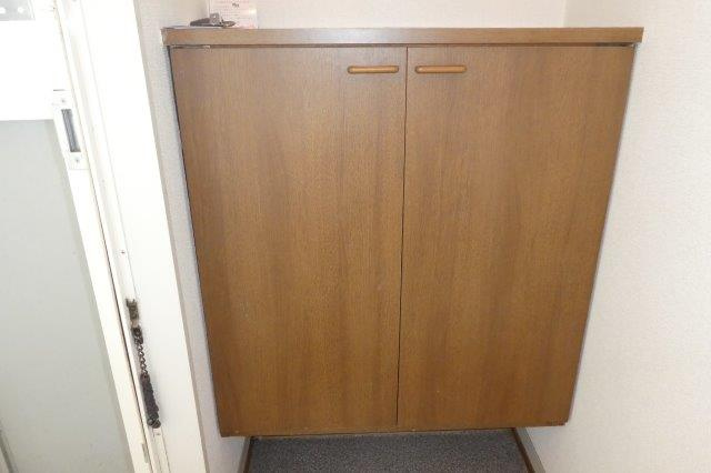 アブニール吉富Ａの玄関|シューズボックス