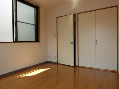 【寝室】 | チェリーハイムⅡ | 角部屋２面採光の居室☆