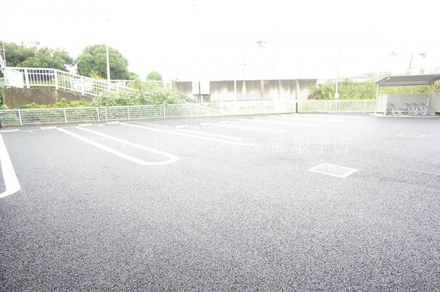グランシャルムの駐車場