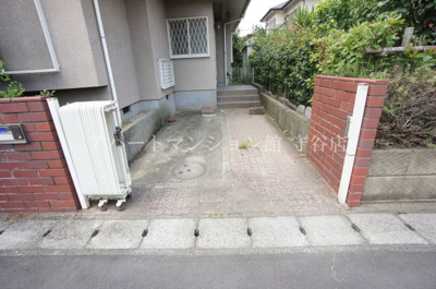 【駐車場】 | みずき野７丁目貸家 | 床下収納