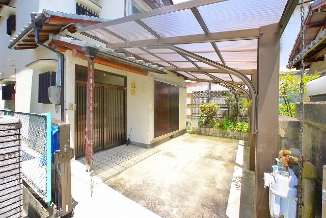 東九条戸建（215-11）の駐車場