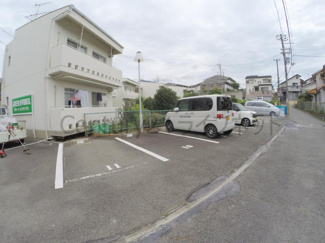 【駐車場】