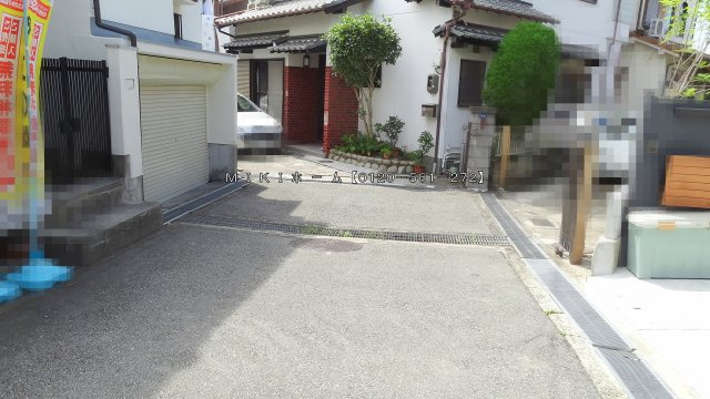 箕面市粟生外院4丁目　中古戸建の前面道路含む現地写真